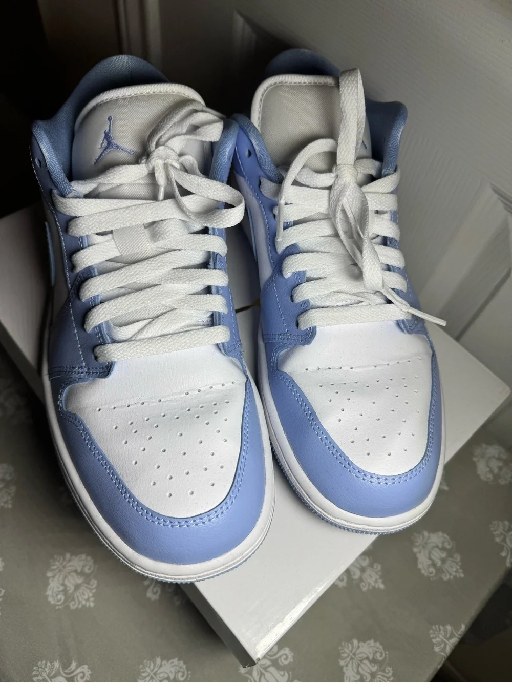 Nike Low Top Sneakers - White & Light Blue - Air Jordan 1 Low